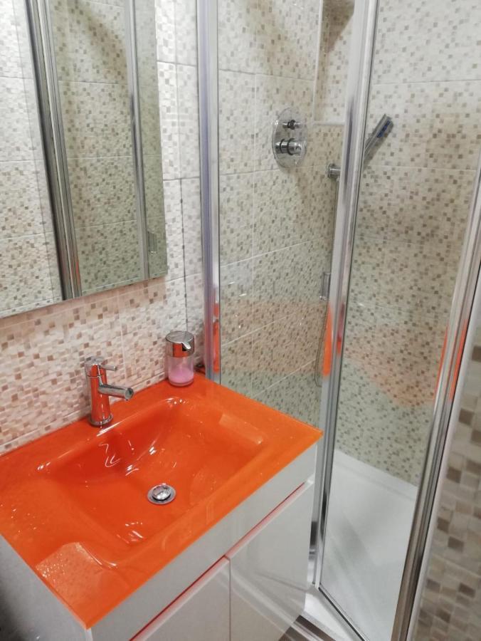 Bed&Shower Moscavide -Self Check-In エクステリア 写真